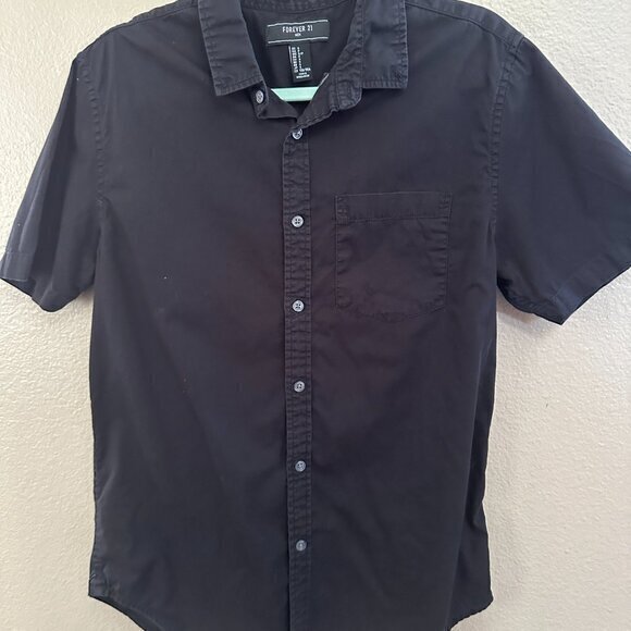 Forever 21 Men's Short Sleeve Shirt  Size Small  No holes or stains  In good use - Picture 2 of 5